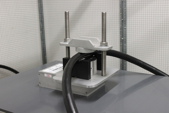 PEA space charge measurement device for model cable