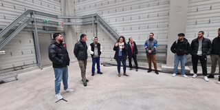 Gruppenfoto der Führung am HGÜ-Testzentrum für die Auszubildenden der ZAW Metall der TU Dortmund