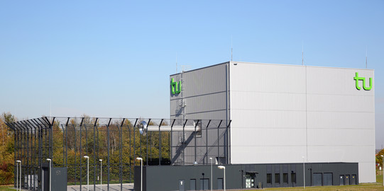 Außenansicht HGÜ Testzentrum von Emil-Figge Straße aus